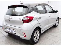 Gebraucht Hyundai i10 84 PS (61 kW) 2023 Sleek silver/ phantom black / Kleinwagen