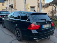 Gebraucht BMW 320 184 PS (135 kW) 2011 Schwarz Kombi