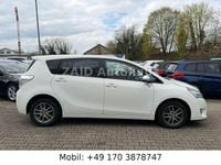 Gebraucht Toyota Verso Skyview Edition 111 PS (81 kW) 2016 Weiß Van / Kleinbus