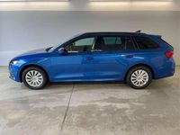 Neu Skoda Octavia Essence 150 PS (110 kW) 2026 [8x8x] race blue metallic Kombi