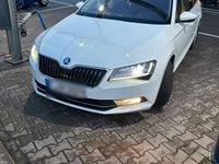 Gebraucht Skoda Superb 150 PS (110 kW) 2016 Weiß Kombi