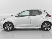 Neu Toyota Yaris Design 92 PS (67 kW) 2025 Gris mineral Kleinwagen