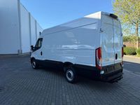 Gebraucht Iveco Daily 126 PS (92 kW) 2016 Weiß Van / Kleinbus