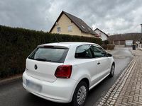 Gebraucht VW Polo 69 PS (50 kW) 2013 Weiß Kleinwagen