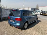 Gebraucht VW Touran Cup 140 PS (102 kW) 2015 Blau Van / Kleinbus