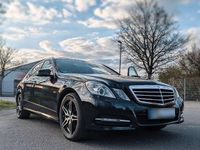 Gebraucht Mercedes E220 Avantgarde 170 PS (125 kW) 2011 Schwarz Limousine