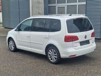 Gebraucht VW Touran Style 105 PS (77 kW) 2012 Candyweiã? Van / Kleinbus