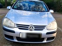 Second-hand VW Golf IV 101 CP (74 kW) 2005 Argintiu Berlinǎ