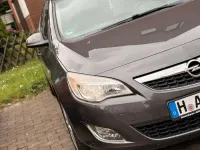Gebraucht Opel Astra 101 PS (74 kW) 2011 Grün Kombi