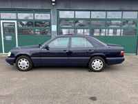 Gebraucht Mercedes E220 150 PS (110 kW) 1994 Blau Limousine