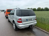Gebraucht Mercedes ML270 163 PS (119 kW) 2002 Silber SUV