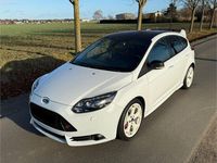 Gebraucht Ford Focus ST 250 PS (183 kW) 2014 Weiß Limousine