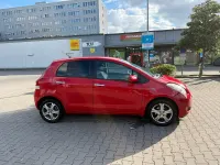 Gebraucht Toyota Yaris Life 101 PS (74 kW) 2011 Rot Kleinwagen