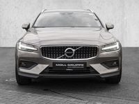 Gebraucht Volvo V60 CC Pro 197 PS (144 kW) 2022 Pebble grey / metallic Kombi