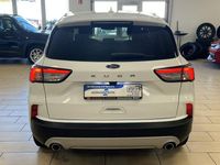 Gebraucht Ford Kuga Titanium 120 PS (88 kW) 2021 Weiß SUV
