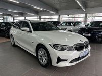Gebraucht BMW 330e Advantage 184 PS (135 kW) 2022 Alpinweiss iii Kombi
