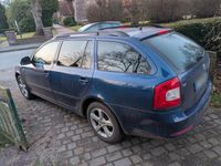Gebraucht Skoda Octavia Family 105 PS (77 kW) 2011 Blau Kombi