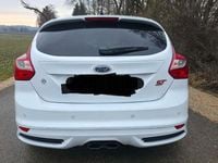 Gebraucht Ford Focus ST 250 PS (183 kW) 2012 Weiß Limousine