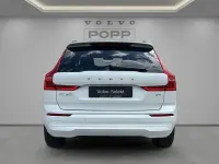 Gebraucht Volvo XC60 Core 197 PS (144 kW) 2023 Crystal white / metallic SUV