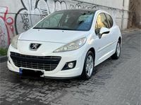 Gebraucht Peugeot 207 Forever 95 PS (69 kW) 2012 Weiß Kleinwagen