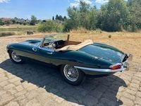 Begagnad Jaguar E-Type 360 HK (264 kW) 1962 Grön Cab