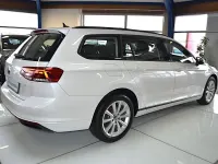 Gebraucht VW Passat Basis 150 PS (110 kW) 2023 Weiß Kombi