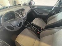 Gebraucht Hyundai i20 84 PS (61 kW) 2016 Weiß Kleinwagen