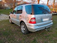 Gebraucht Mercedes ML270 163 PS (119 kW) 2003 Silber SUV