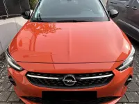 Usata Opel Corsa-e GS Line 100 kW (136 CV) 2022 Arancione Utilitaria