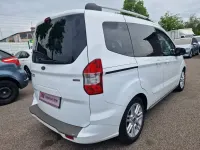 Gebraucht Ford Tourneo Courier Titanium 101 PS (74 kW) 2015 Weiß Van / Kleinbus