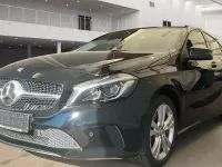 Gebraucht Mercedes A180 122 PS (89 kW) 2016 Schwarz Kleinwagen