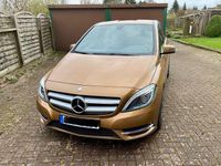 Gebraucht Mercedes B250 211 PS (155 kW) 2012 Beige Van / Kleinbus