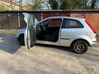 Używany Ford Fiesta 59 KM (43 kW) 2004 Srebrny Hatchback