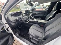 Gebraucht Peugeot 5008 Allure 131 PS (96 kW) 2021 Perlmutt weiß Van / Kleinbus