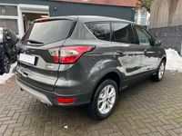 Gebraucht Ford Kuga Titanium 182 PS (133 kW) 2017 Grau SUV