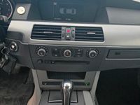 Gebraucht BMW 525 176 PS (129 kW) 2006 Gold Limousine