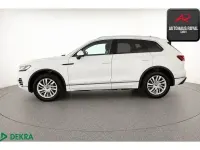 Gebraucht VW Touareg Elegance 231 PS (169 kW) 2022 Pure white SUV