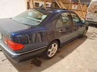 Gebraucht Mercedes E240 Elegance 170 PS (125 kW) 1998 Blau Limousine