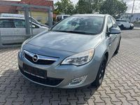 Gebraucht Opel Astra Edition 140 PS (102 kW) 2012 Silber Kombi