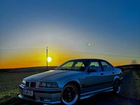 Gebraucht BMW 323 180 PS (132 kW) 1996 Silber Limousine