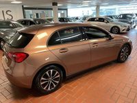 Gebraucht Mercedes A180 Business 136 PS (100 kW) 2021 Rosegold  metalliclack Limousine