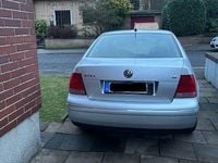 Usata VW Bora 105 CV (77 kW) 2002 Argento Berlina