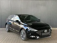 Neu Hyundai i30 Comfort 101 PS (74 kW) 2025 Schwarz Limousine