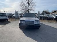 Gebraucht Mercedes E300 179 PS (131 kW) 1992 Blau Limousine