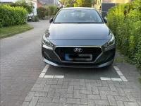 Gebraucht Hyundai i30 Select 99 PS (72 kW) 2018 Grau Limousine