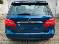 Gebraucht Mercedes B180 109 PS (80 kW) 2012 Blau Van / Kleinbus