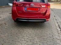 Gebraucht Toyota Auris 132 PS (97 kW) 2015 Rot Kombi