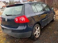 Gebraucht VW Golf V 75 PS (55 kW) 2004 Blau Kleinwagen