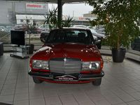 Gebraucht Mercedes E280 185 PS (136 kW) 1981 Rotschwarz Limousine