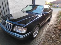 Gebraucht Mercedes E220 150 PS (110 kW) 1992 Schwarz Coupé